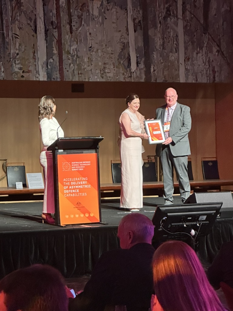 Professor Sean O'Byrne receives the award for best presentation at ADSTAR 2024. Image credit: ANU